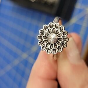 Round Design Silver Tone Ring Size 8.5